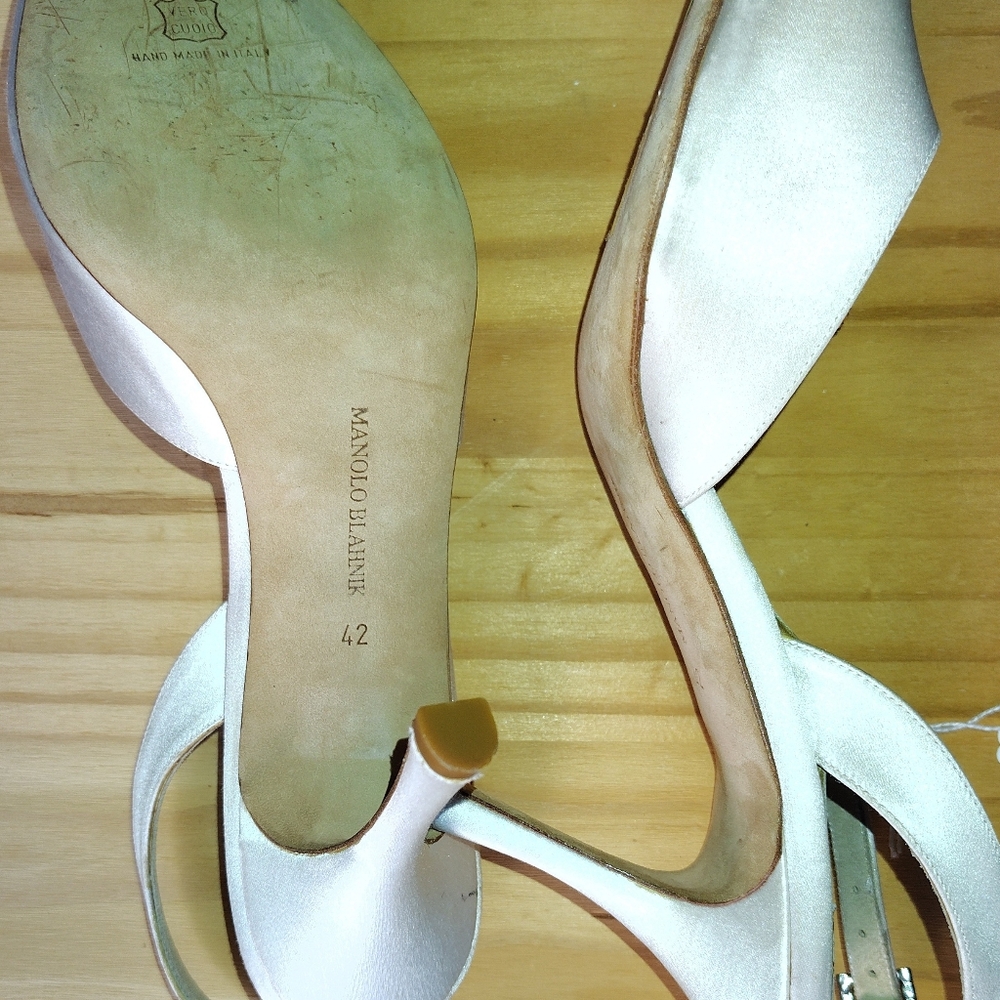 Manolo Blahnik Pearl Embellished Cream Heels - Picture 3 of 13